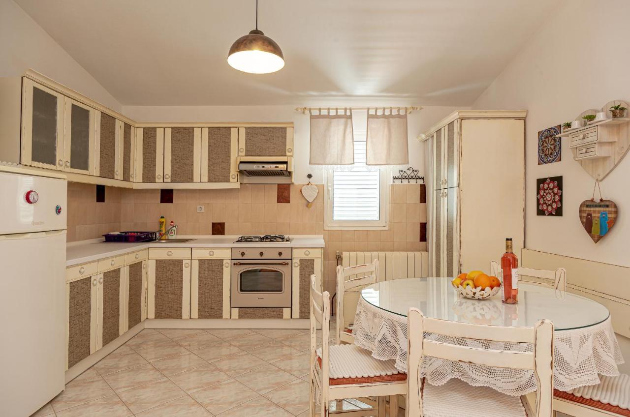 Apartments Villa Lilla Baška Voda Eksteriør bilde