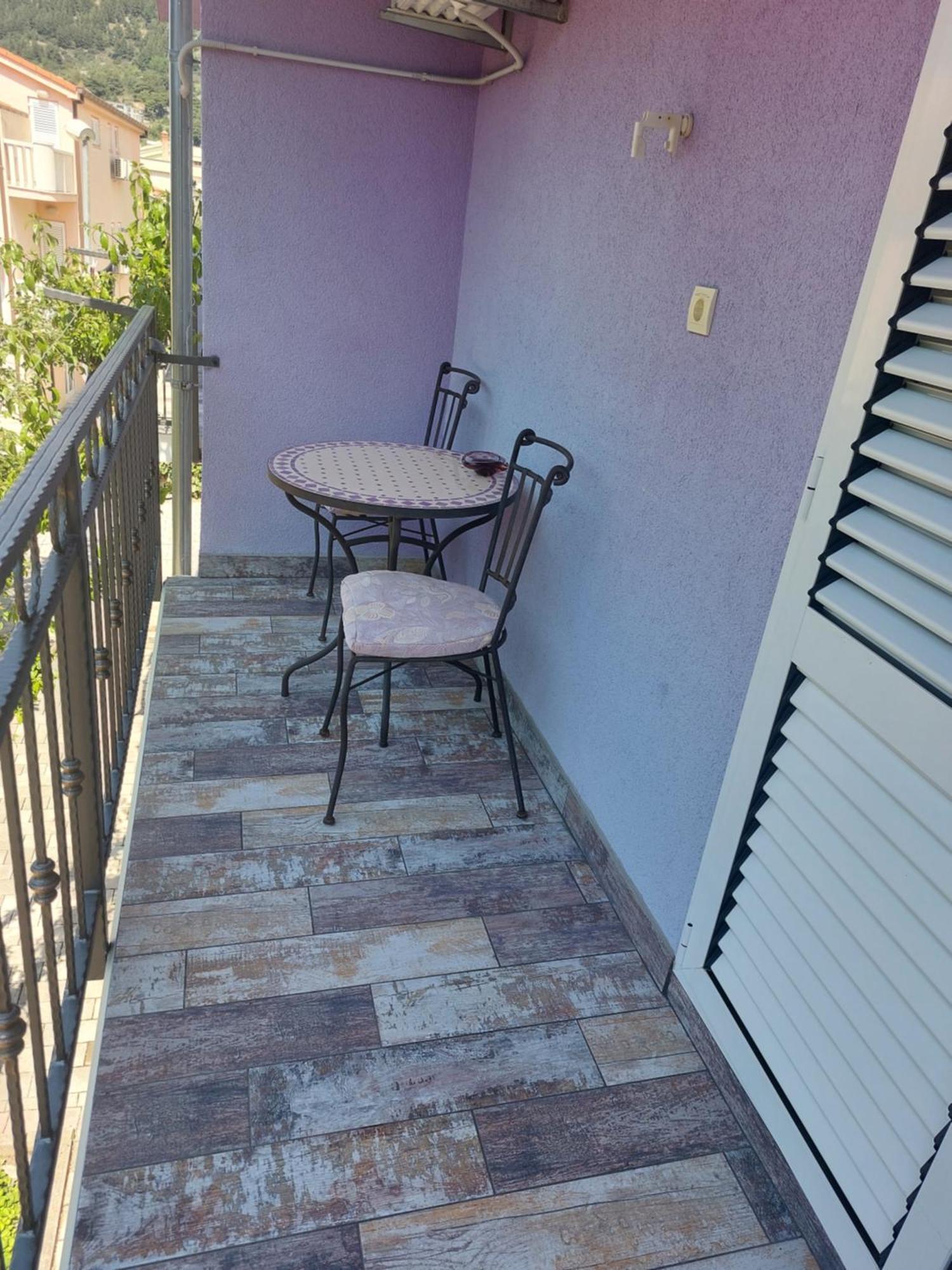 Apartments Villa Lilla Baška Voda Rom bilde