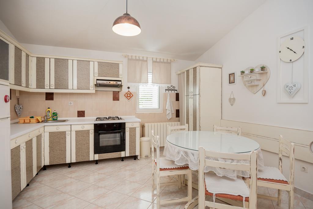 Apartments Villa Lilla Baška Voda Eksteriør bilde