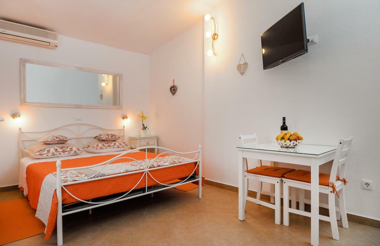 Apartments Villa Lilla Baška Voda Eksteriør bilde