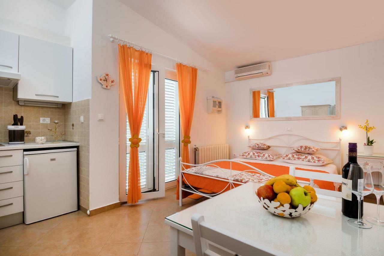 Apartments Villa Lilla Baška Voda Eksteriør bilde