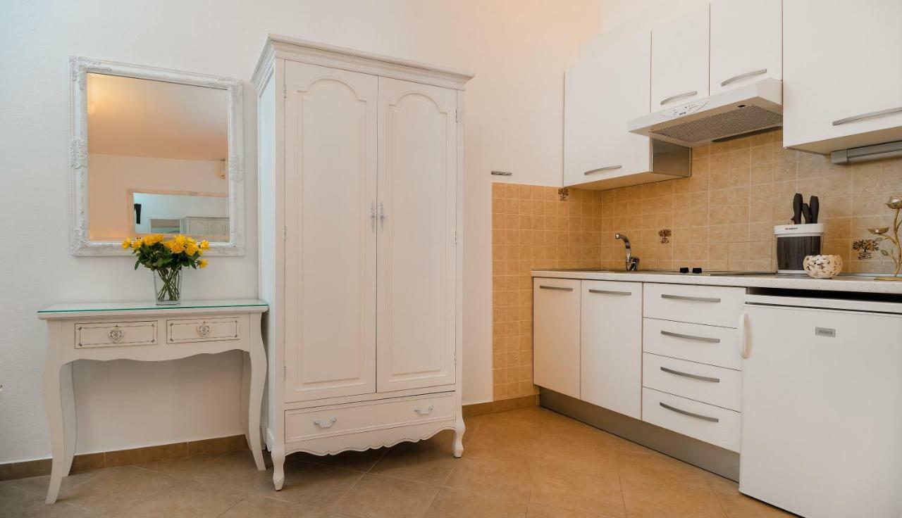 Apartments Villa Lilla Baška Voda Eksteriør bilde